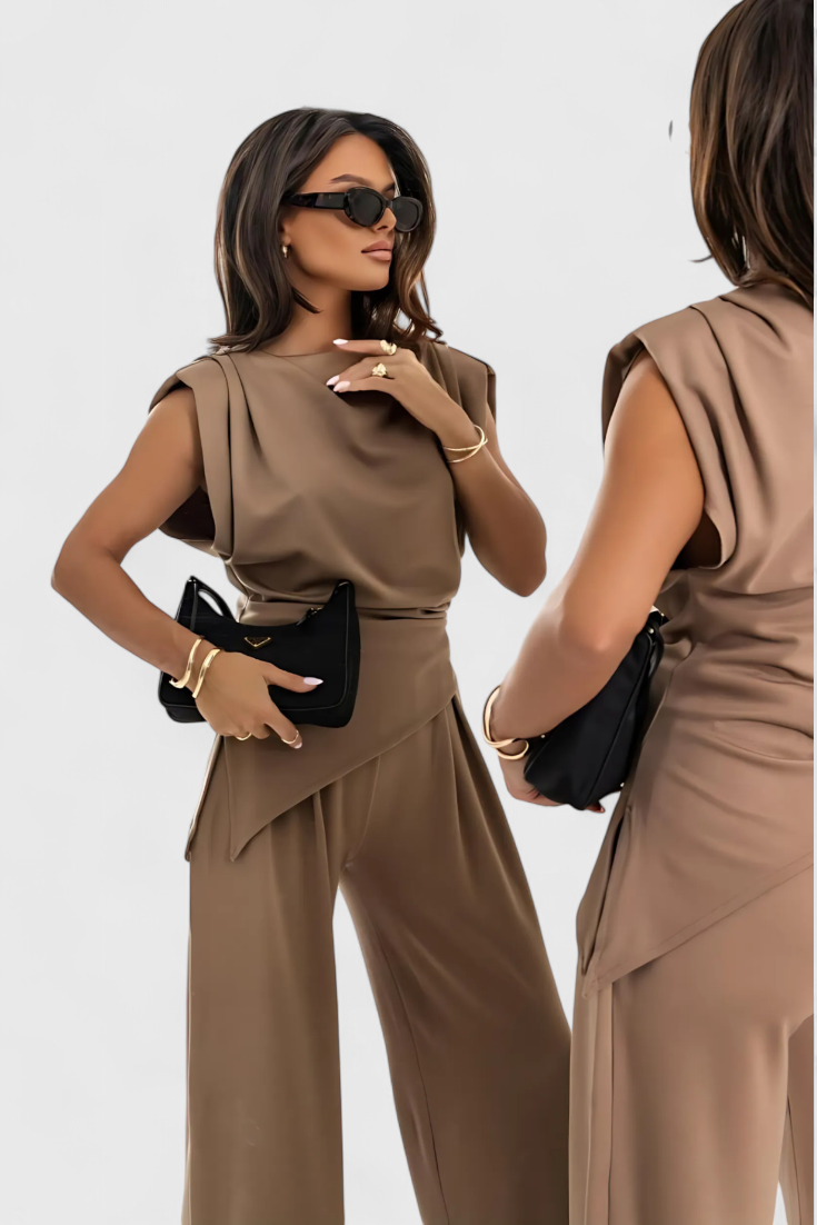 Asymmetrical Set with Draped Shoulders and Flared Pants, photo 4