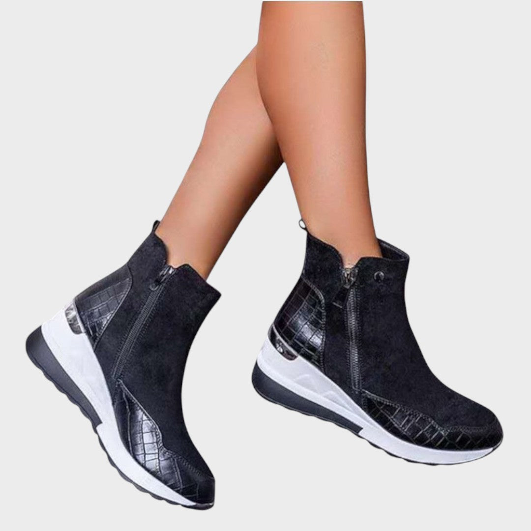 Women's Side-Zip Boots in Black