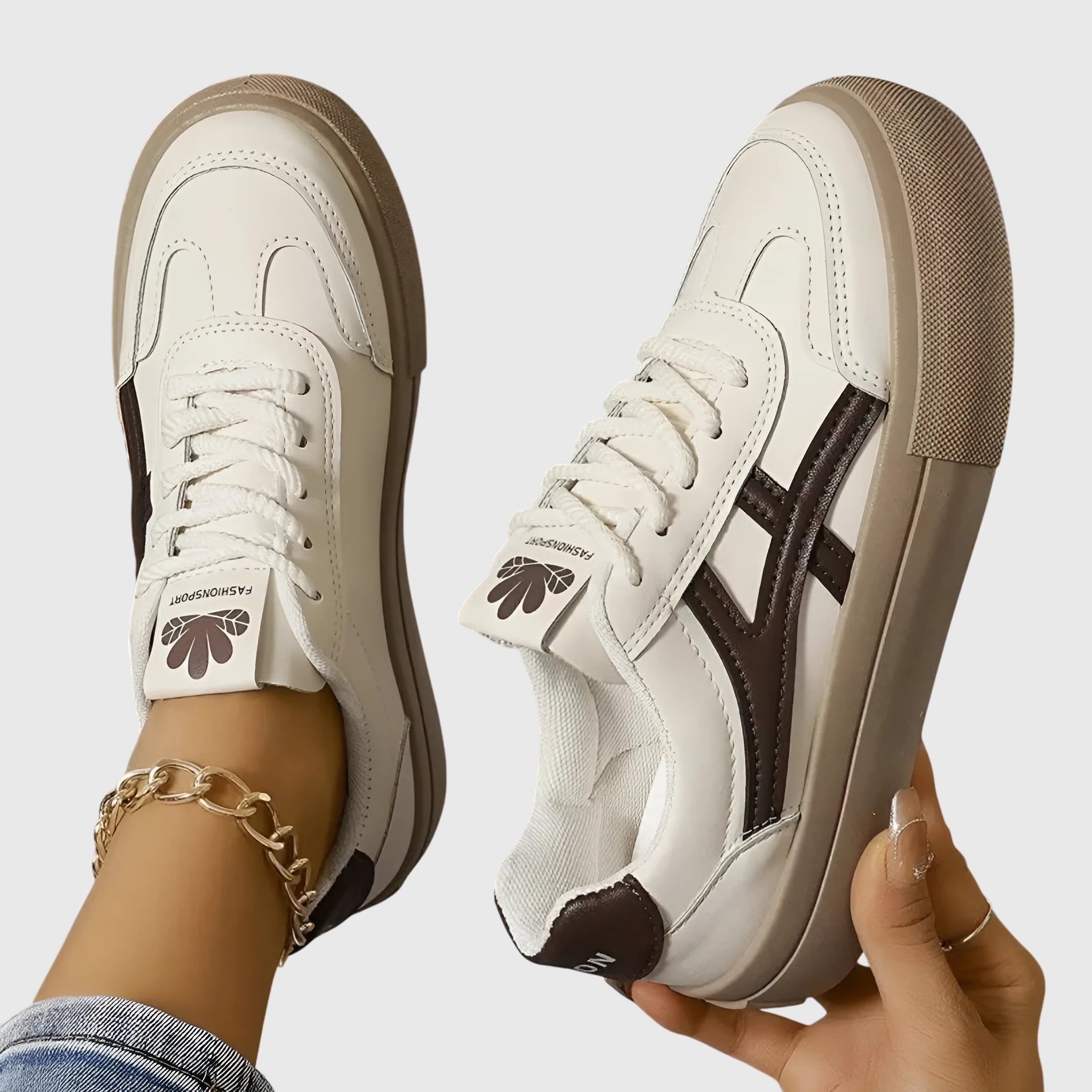 Elza Comfort Sneakers in Brown