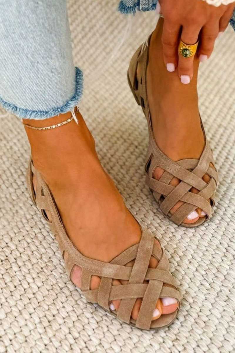 Florence Sandals in Beige