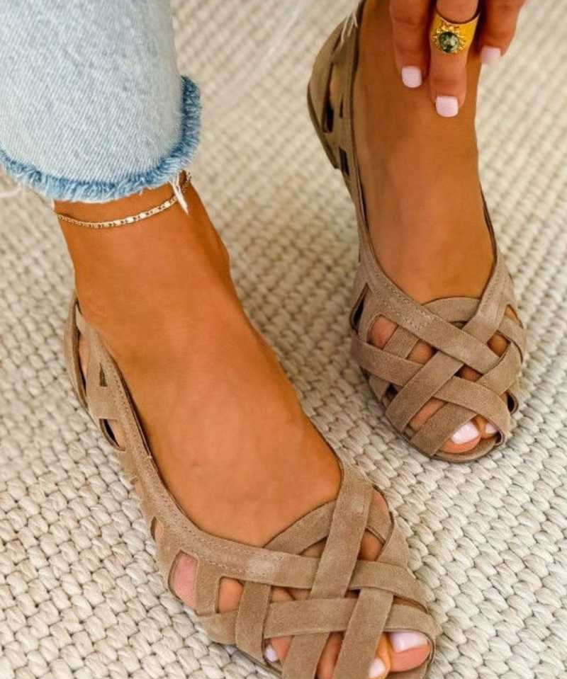 Florence Sandals in Beige
