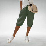 Sophie Capri Pants with a Relaxed Fit in Army Green