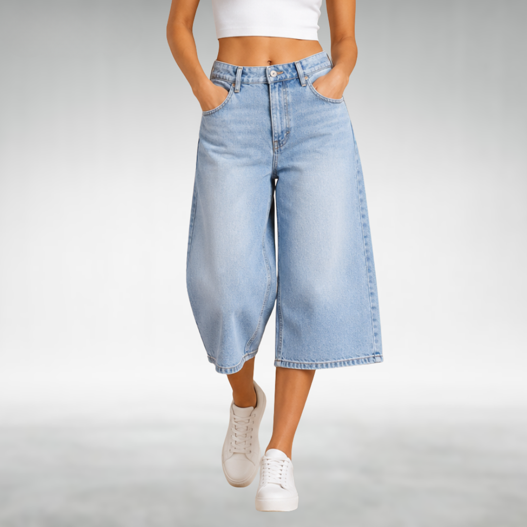Dianna Everyday Shorts with a Relaxed Fit in Light Blue