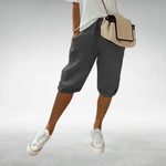 Sophie Capri Pants with a Relaxed Fit in Gray