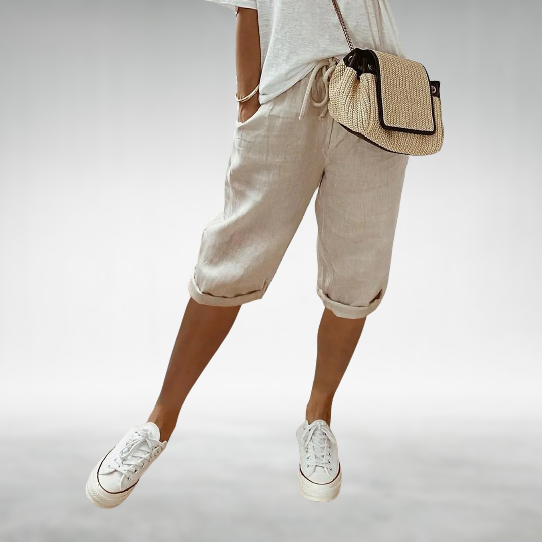Sophie Capri Pants with a Relaxed Fit in Khaki