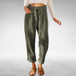 Jane Capri Pants with a Relaxed Fit in Green