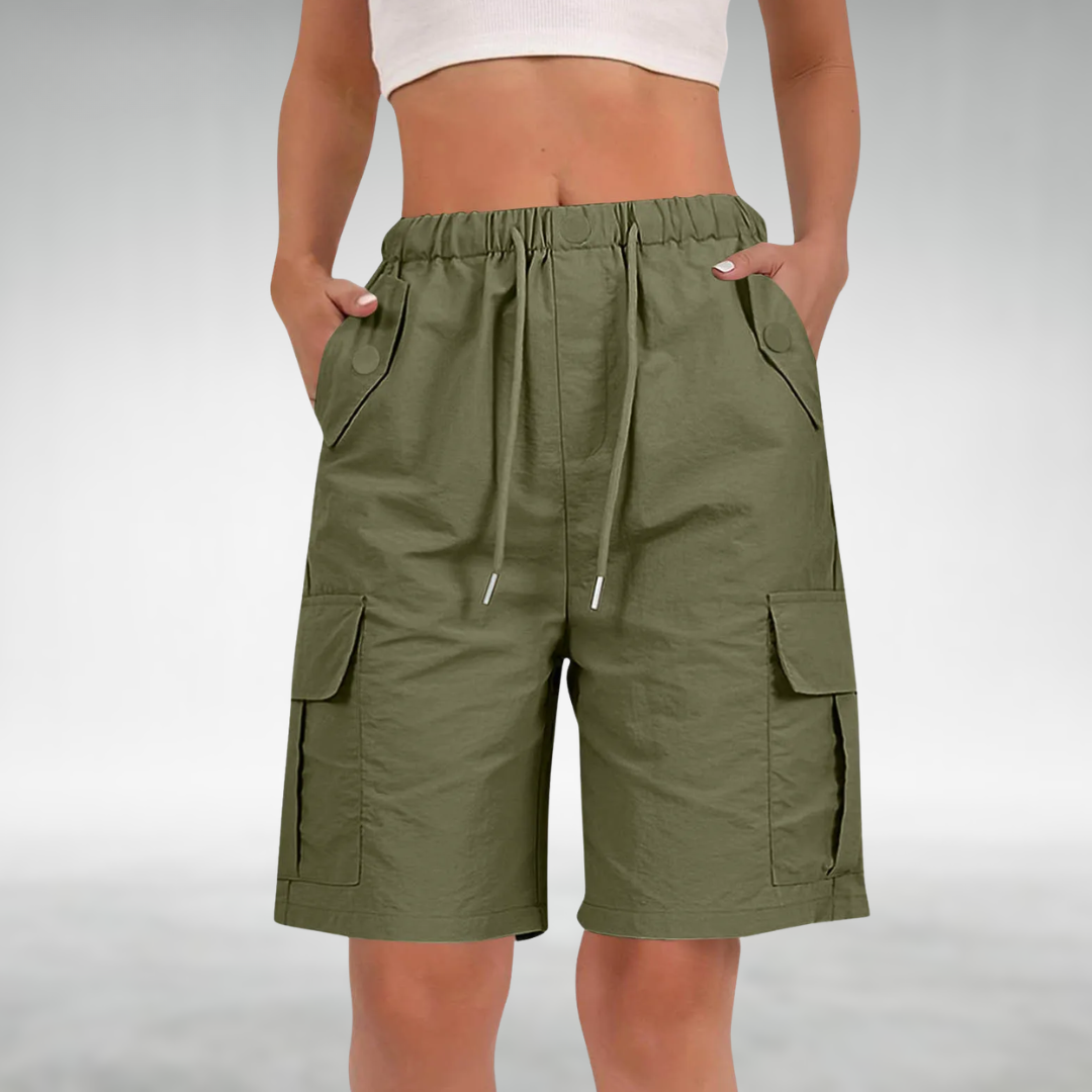 Daisy Cargo Shorts with a Relaxed Fit in Green