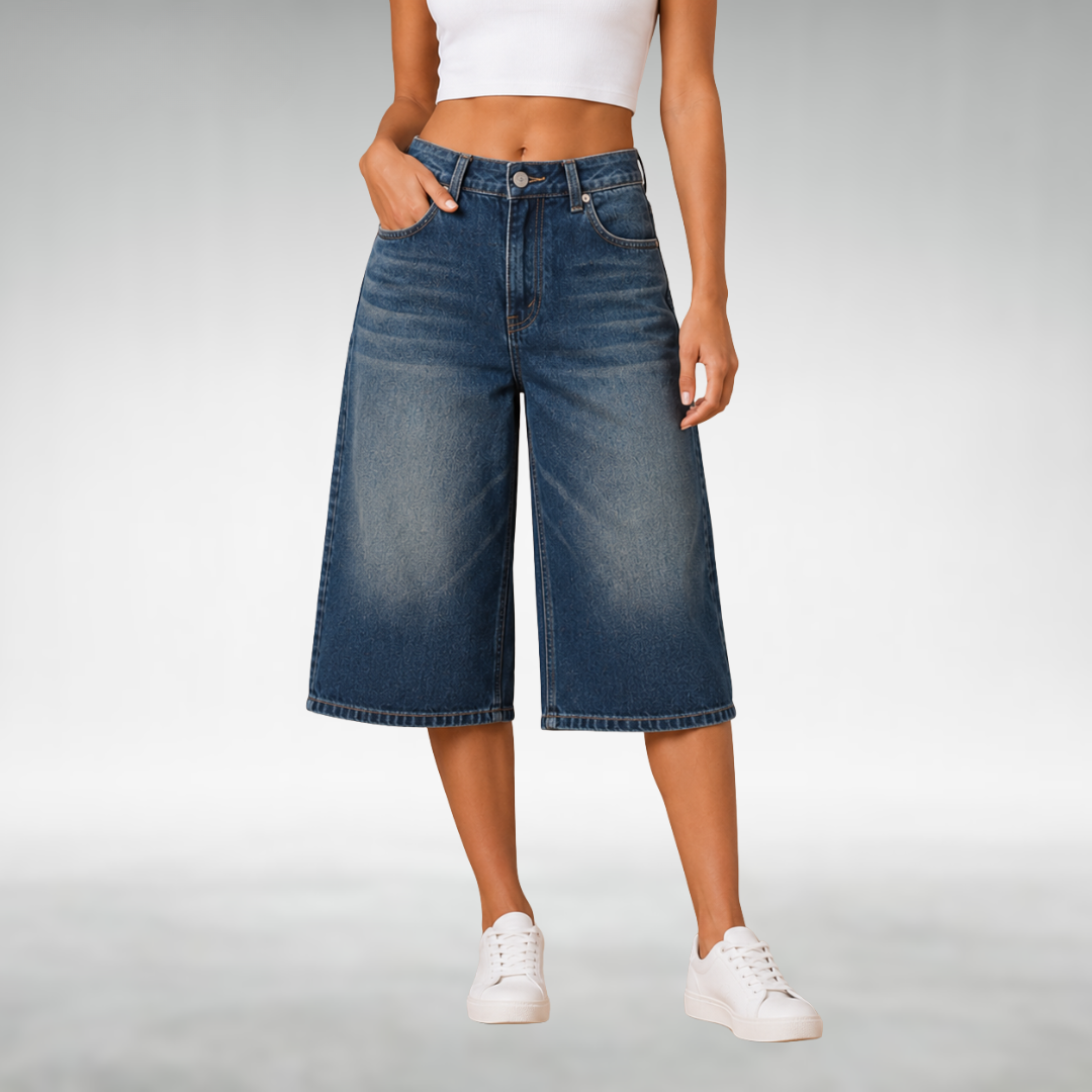 Dianna Everyday Shorts with a Relaxed Fit in Dark Blue