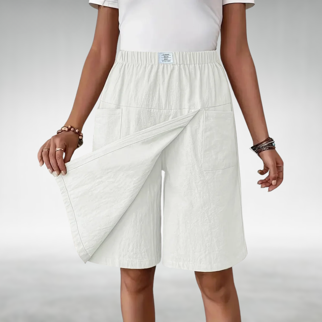 High-Waisted Shorts with a Relaxed Fit in White