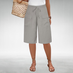 Carmen Capri Pants with a Relaxed Fit in Gray