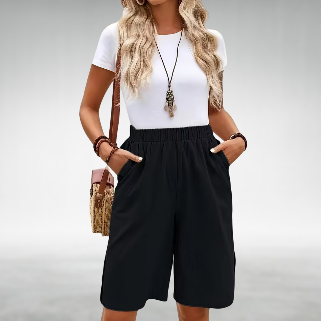 Clara Everyday Shorts with a Relaxed Fit in Black