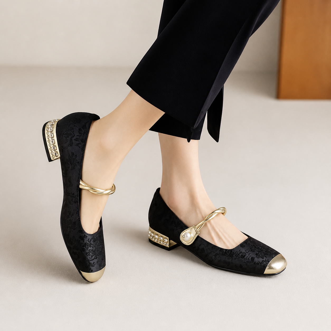 Daisy Comfort Mary Jane Shoes in Black