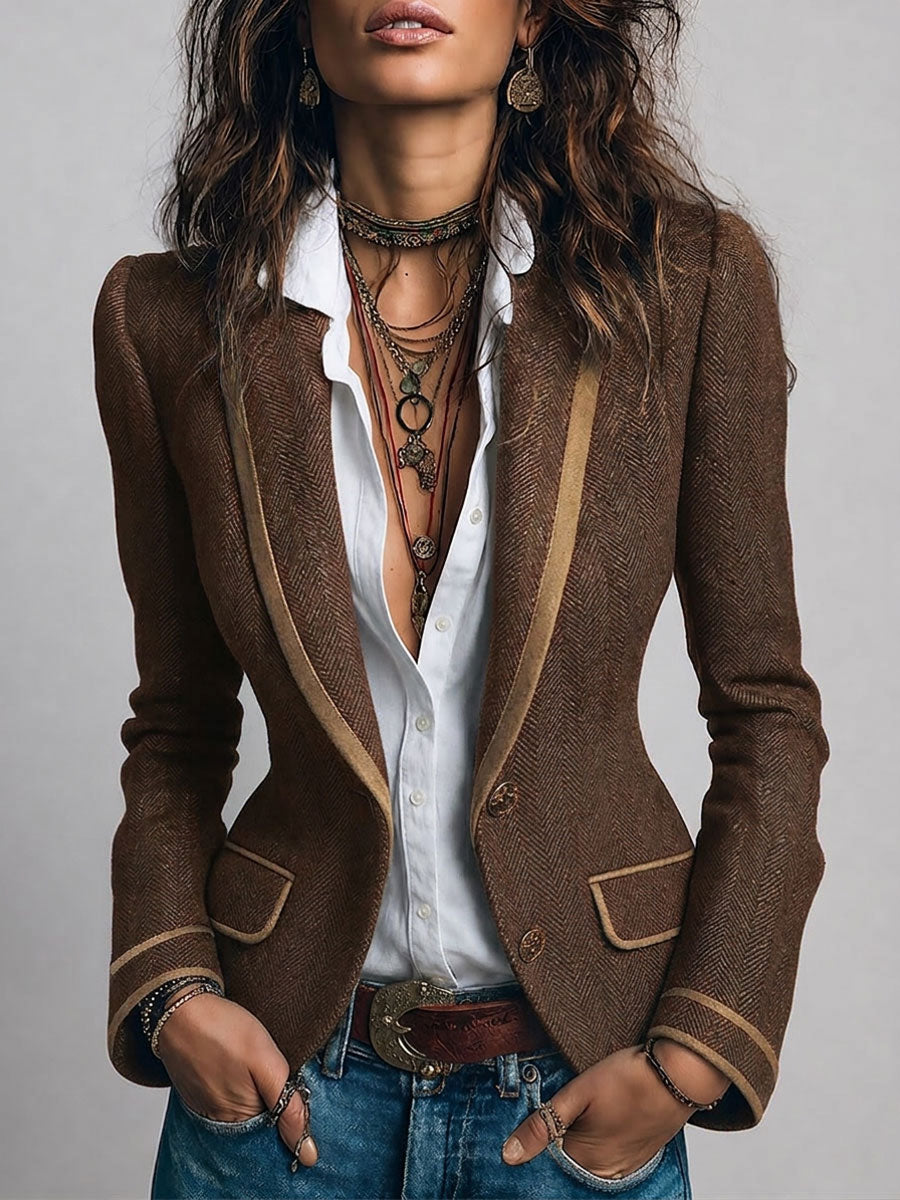 Éléonore | Fitted Chevron Blazer with Contrasting Edges