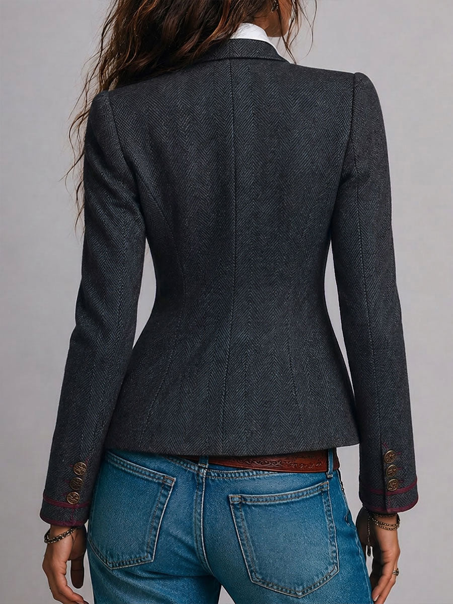 Éléonore | Fitted Chevron Blazer with Contrasting Edges