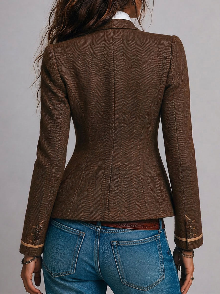 Éléonore | Fitted Chevron Blazer with Contrasting Edges