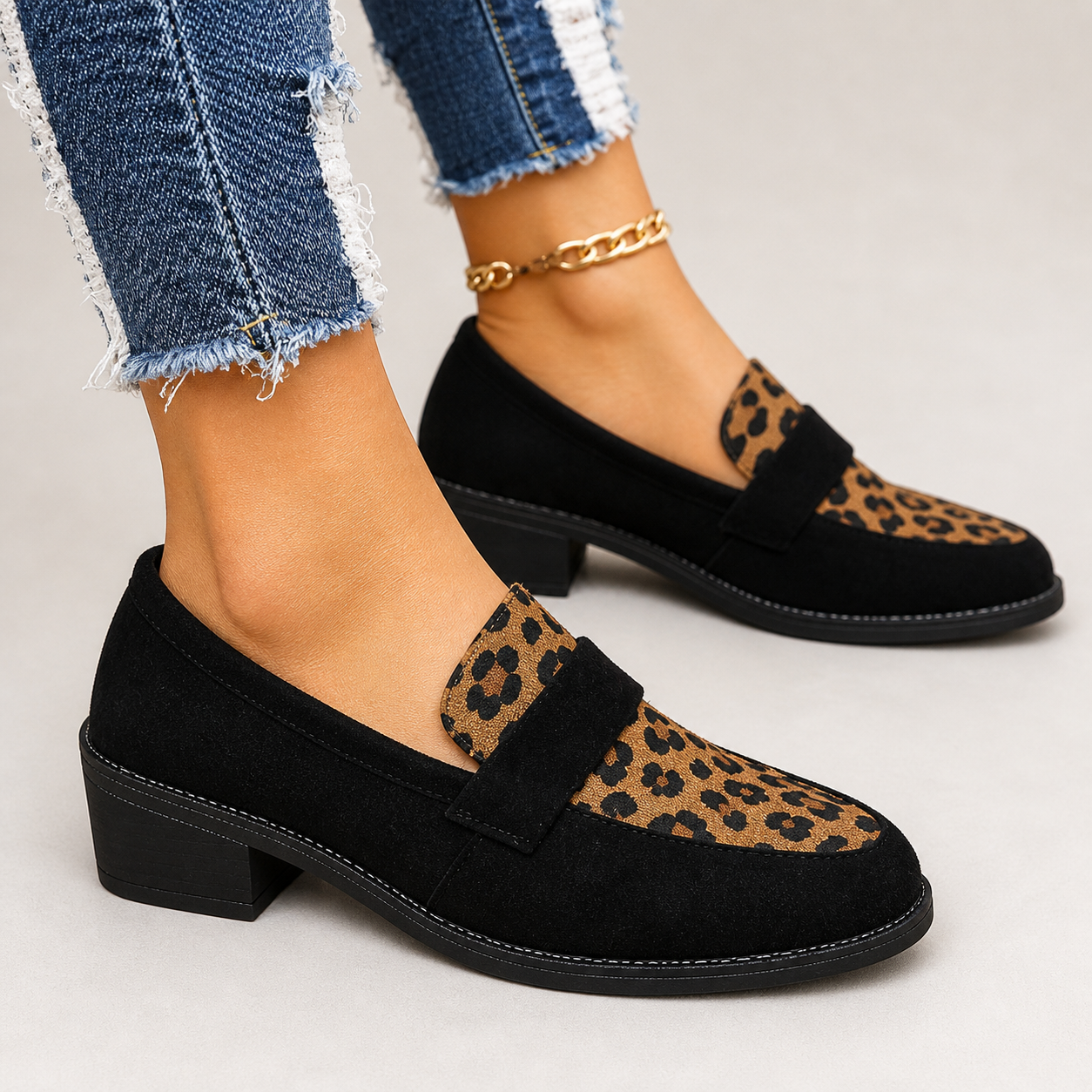 Women's Comfortable Slippers in Black