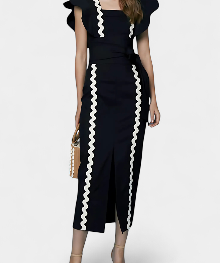 Ruffle-Sleeve Fitted Top with Wavy Accents in Black