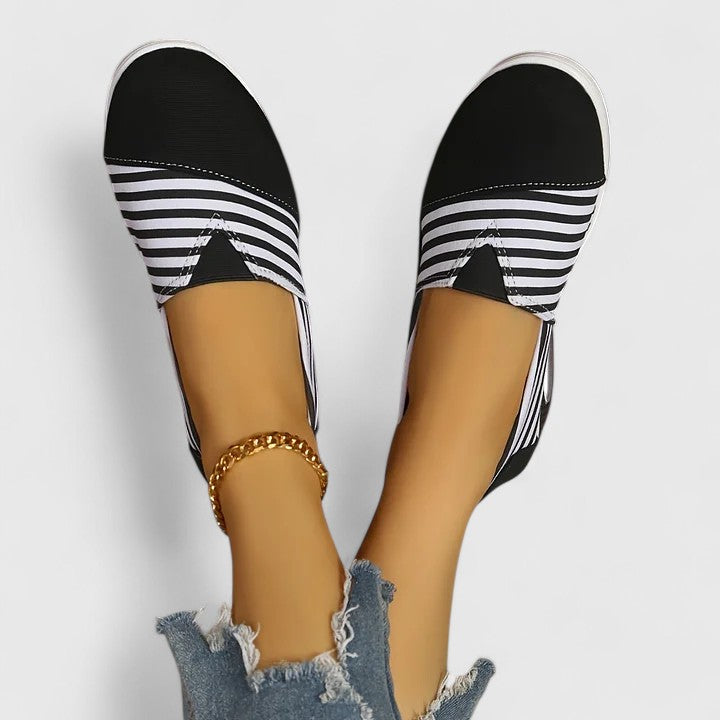 Julia Comfort Sneakers in Black