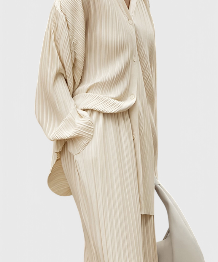 Women's Oversized Cut Pleated Two-Piece Set, photo 2