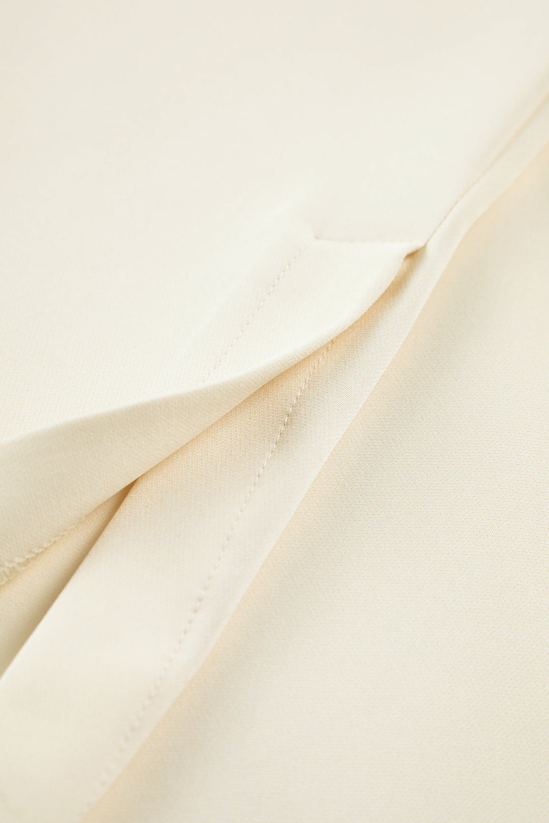 Sleeveless Minimalist Ensemble with Flared Pants, photo 4