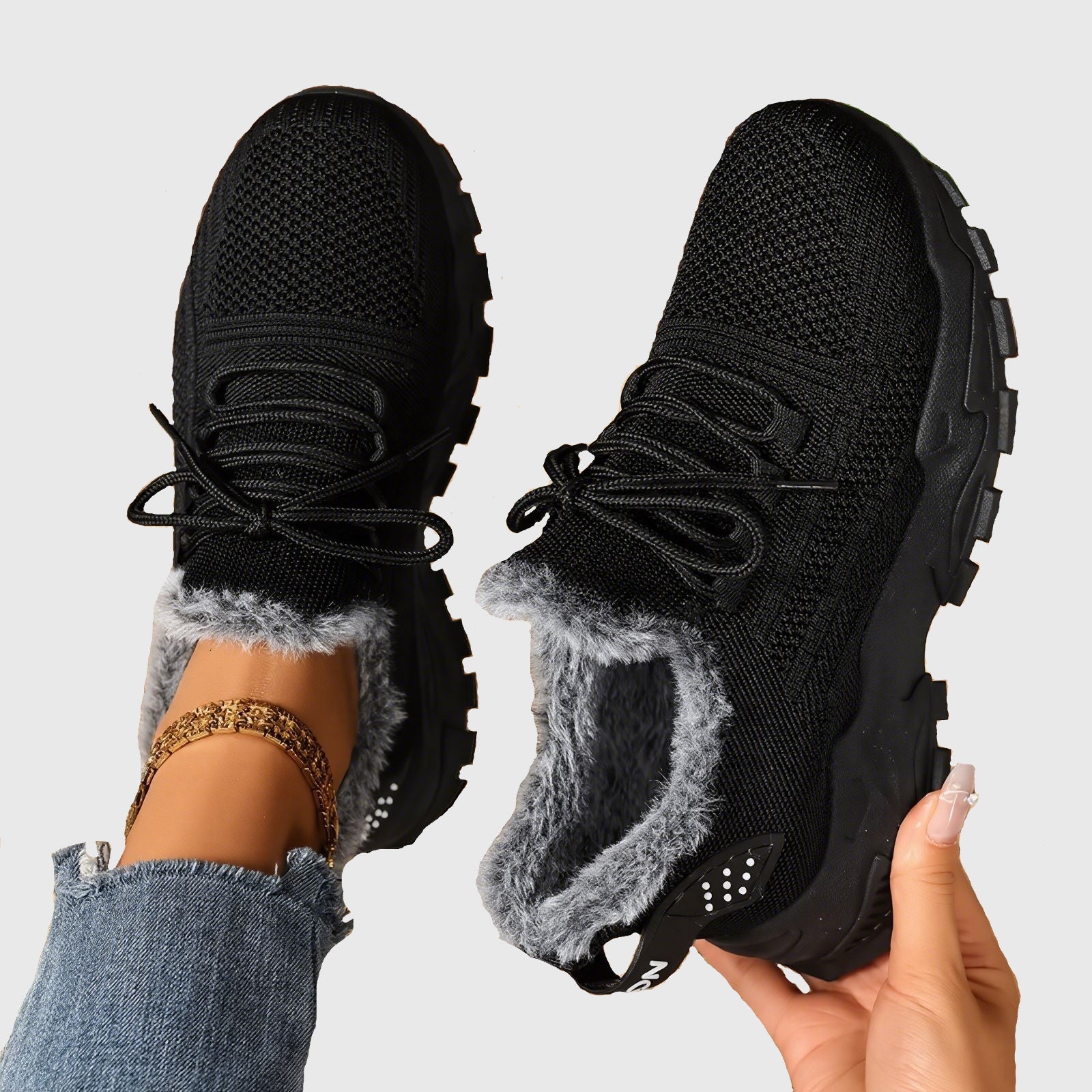 Luvia Comfort Sneakers in Black