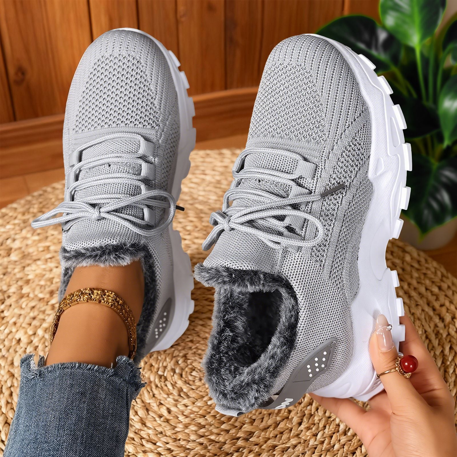 Luvia Comfort Sneakers in Gray