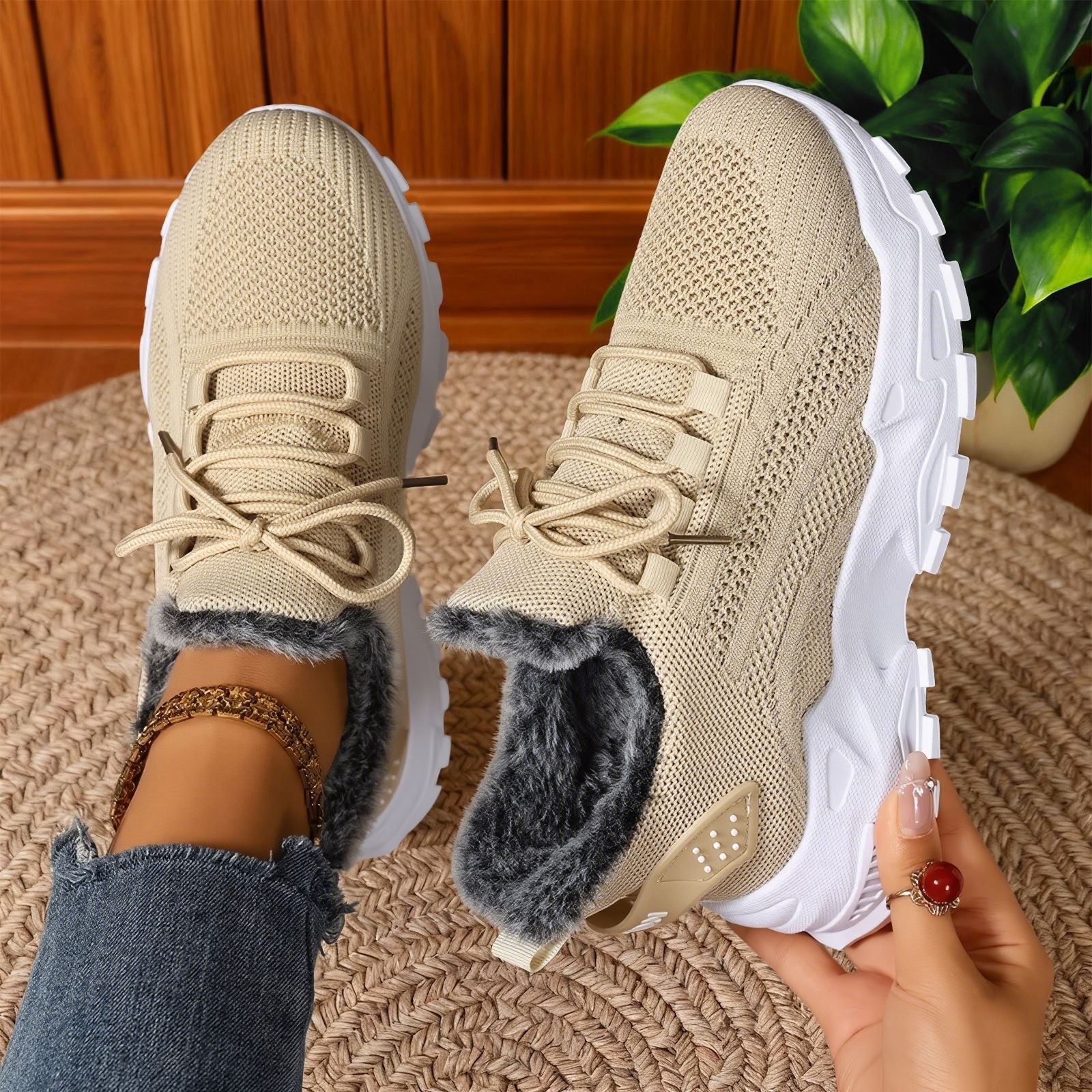Luvia Comfort Sneakers in Beige