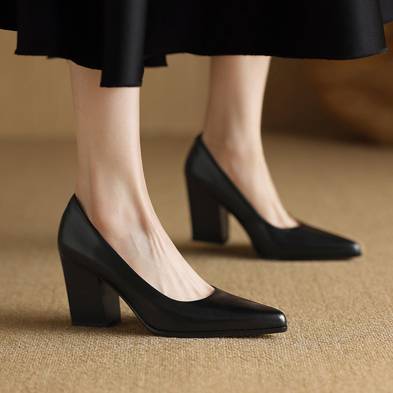 Ava Elegant Pumps in Black