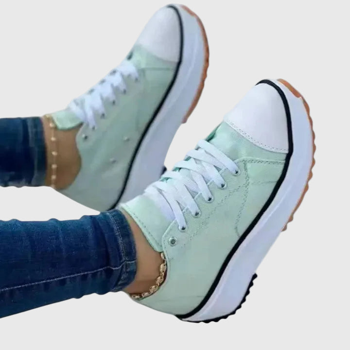 Kelly Comfortable Sneakers in Green