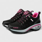 Leslie Comfortable Sneakers in Black
