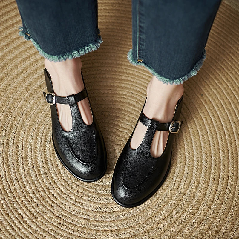 Women's Low Heel Pumps in Black