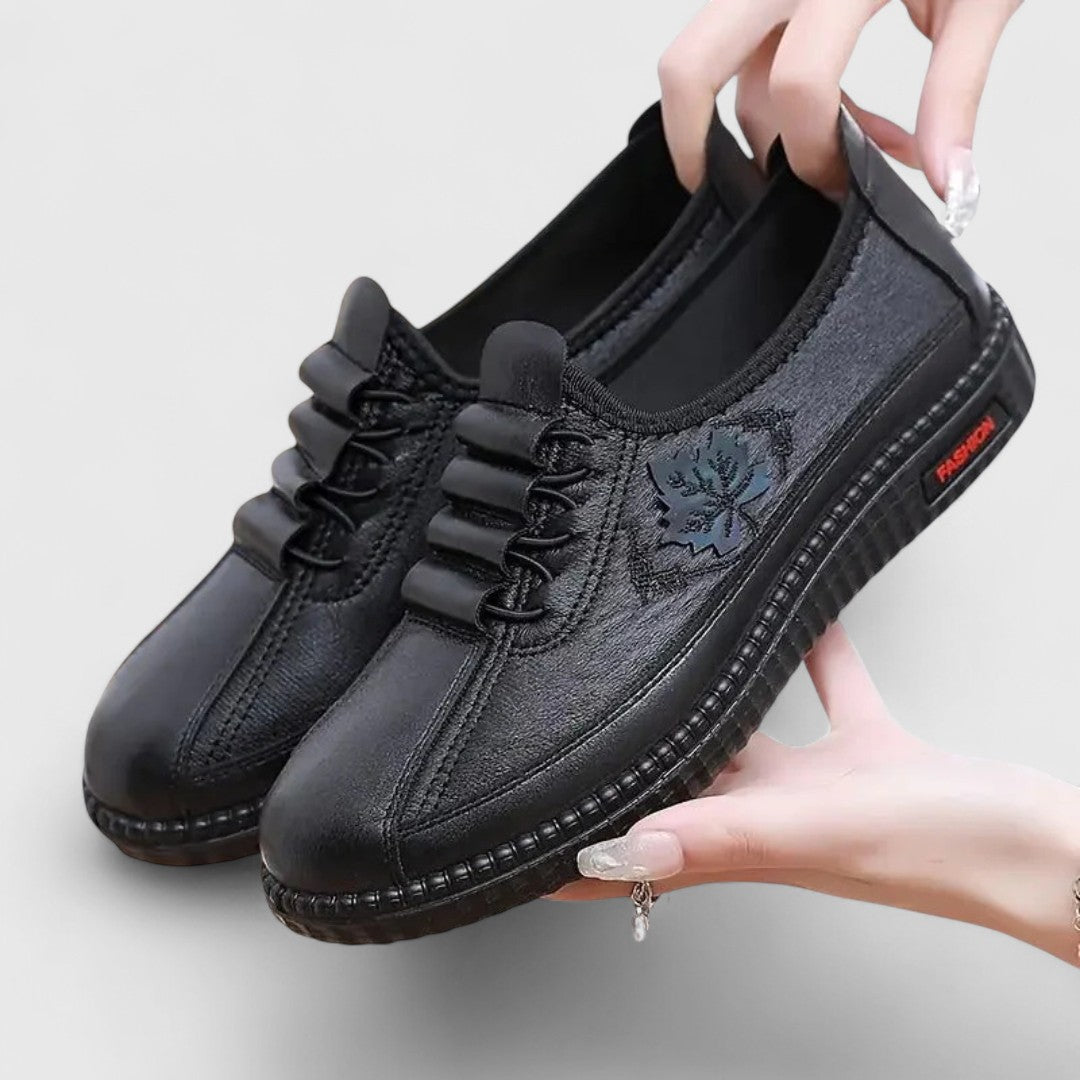Taurielle Comfort Loafers in Black