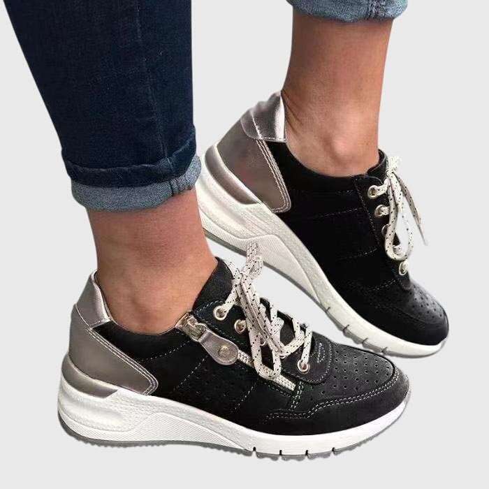 Maddie Comfort Sneakers in Black