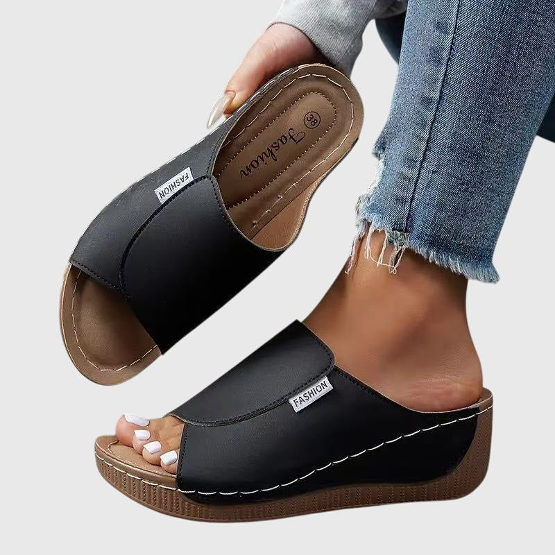 Women's Classic Comfort Walking Sandals in Black