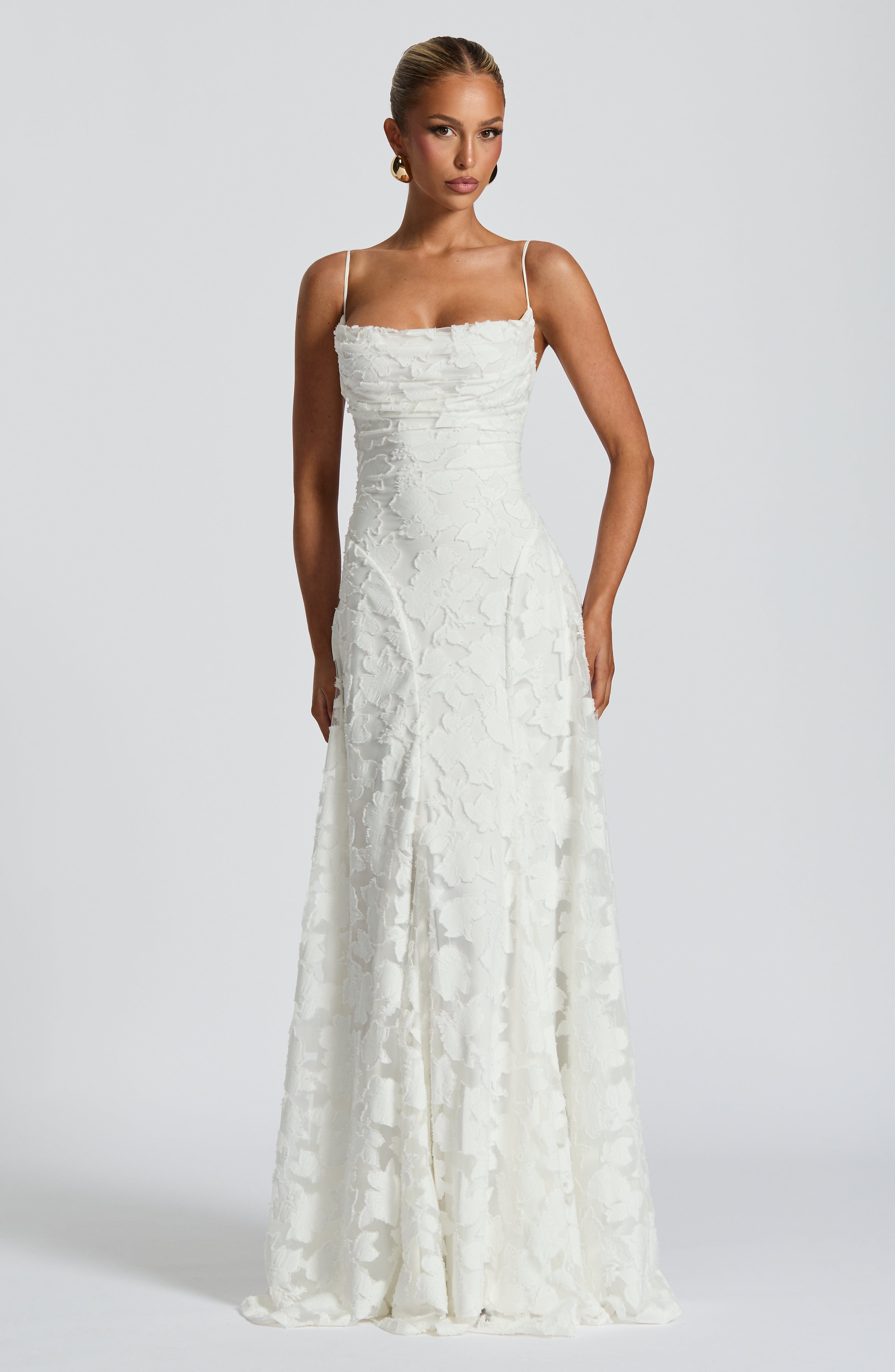 Vaynie Elegant Maxi Dress in Ivory
