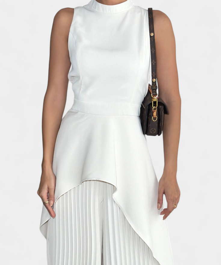 Asymmetrical Sleeveless Outfit with Pleated Pants, photo 2