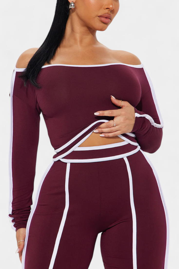Off-Shoulder Set with Bold Striped Accents, photo 2