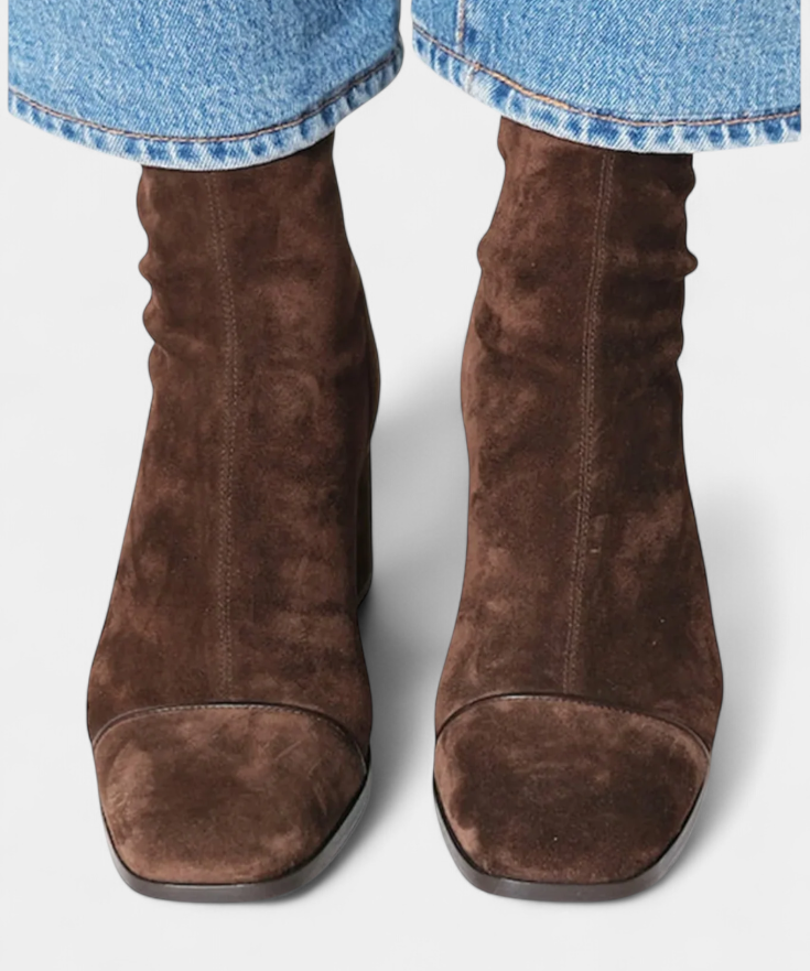 Contemporary Chunky Heel Boots in Brown