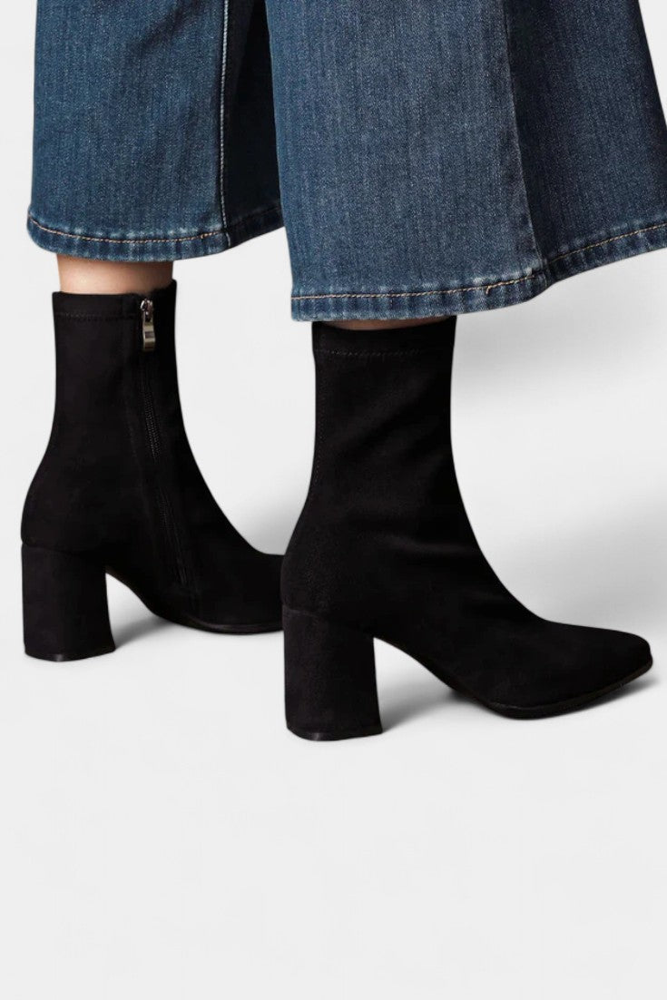 Pointed Toe Ankle Boots with Block Heel in Black