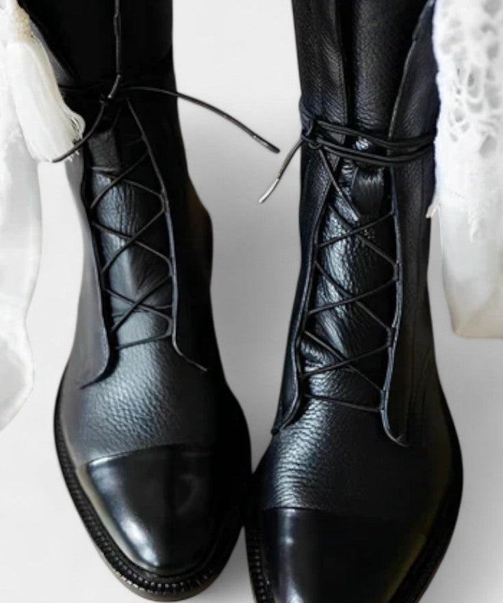 Stylish Heeled Boots with Comfort Support in Black