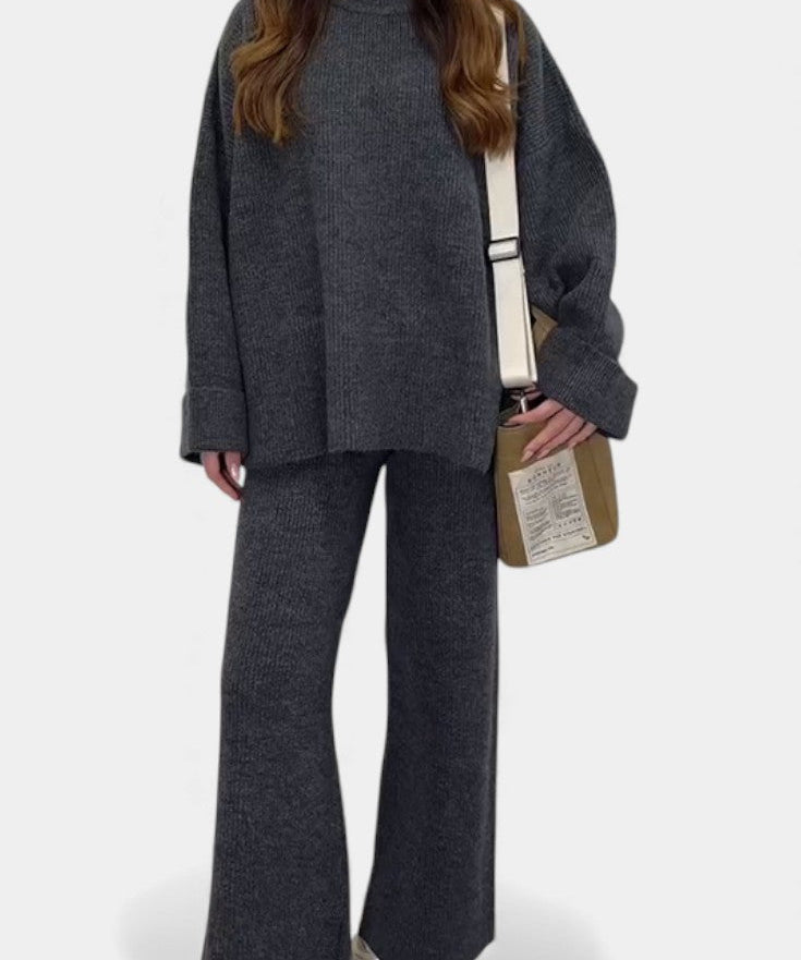 Relaxed Ensemble with Round Neckline and Flowing Pants in Dark Gray