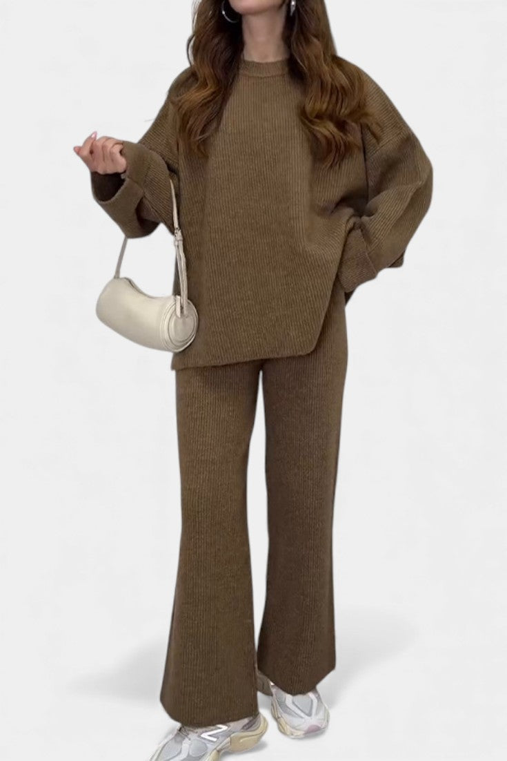 Relaxed Ensemble with Round Neckline and Flowing Pants in Khaki