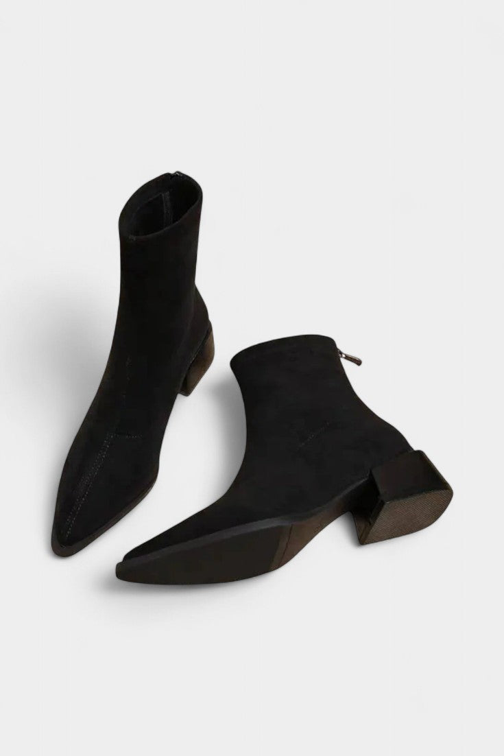 Women's Stylish and Cozy Heeled Boots in Black