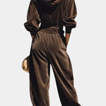 Vintage Brown Velvet Hooded Ensemble with Relaxed Pants, photo 4