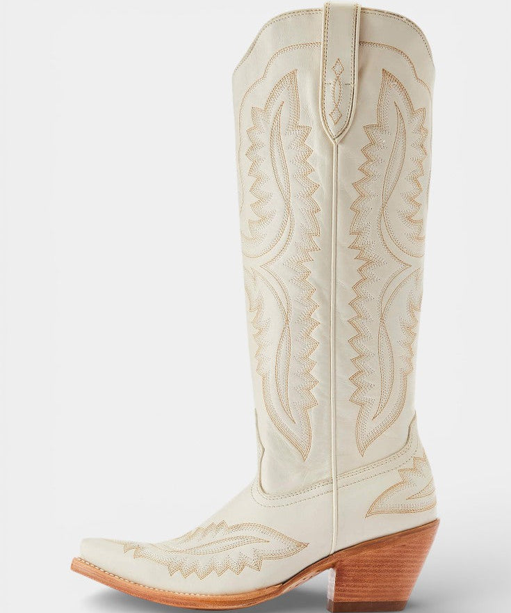 Retro Western Embroidered Pointed Toe Booties in Off-white