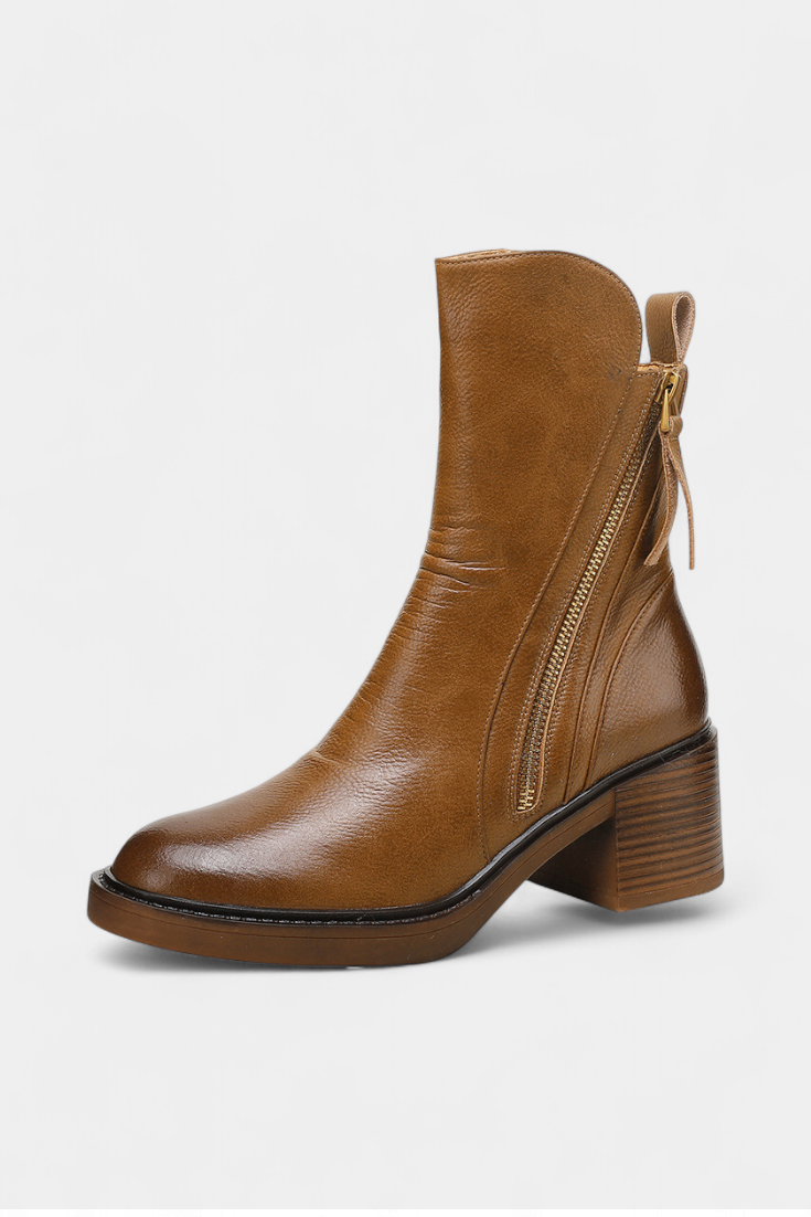 Stylish Boots with a Sophisticated Touch in Brown