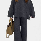 Relaxed Outfit with Round Neck Top and Flowing Pants, photo 2
