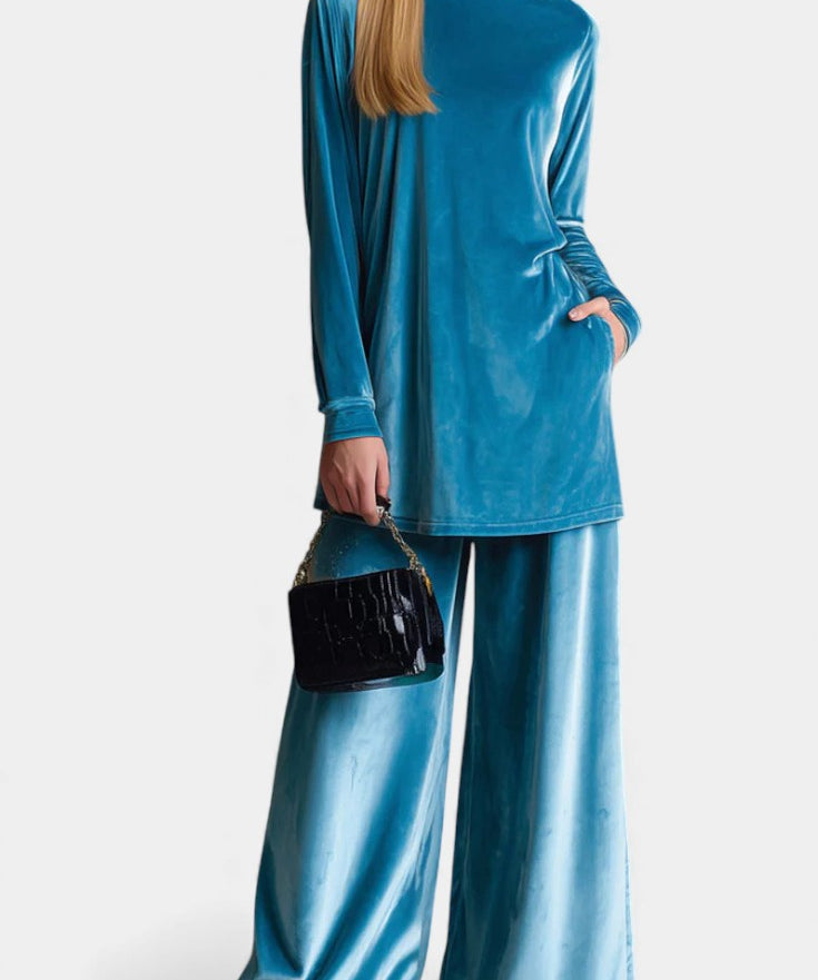 Velvet High-Top Sneakers and Split Pants with High Collar in Blue