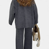 Relaxed Outfit with Round Neck Top and Flowing Pants, photo 3