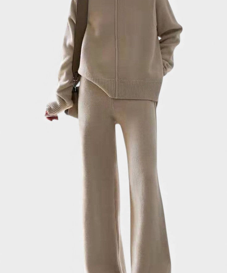 Women's Chic & Relaxed Casual Ensemble in Light Khaki